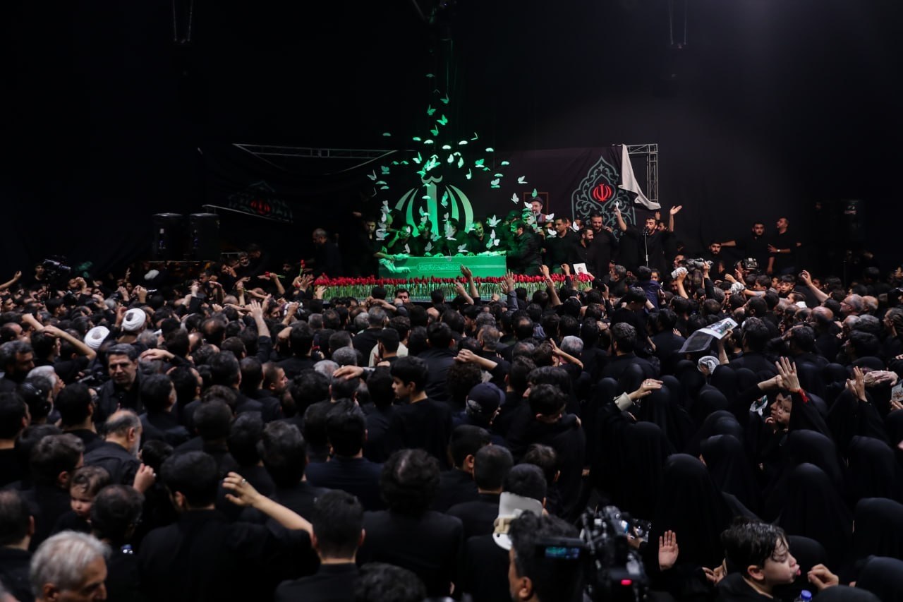 Iranul se pregătește să-și ia rămas bun de la Ali Khamenei. Trupul neînsuflețit al ayatollahului a ajuns la complexul Grand Mosalla din Teheran
