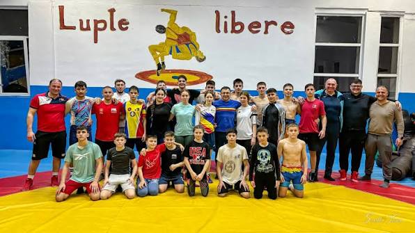 Soția unui oficial din sport, păcălită de gruparea care vinde vechime fictivă în muncă. La Casa de Pensii. Cine a dat-o pe mâna anchetatorilor