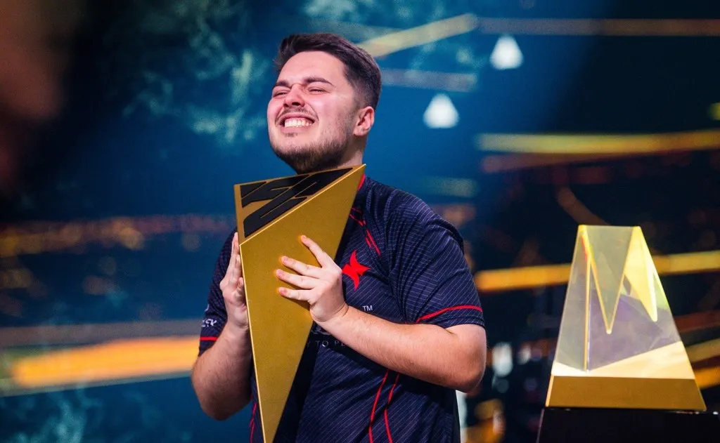 Un român a devenit campion mondial la jocul EA FC. Ce premiu a obținut pentru performanța sa