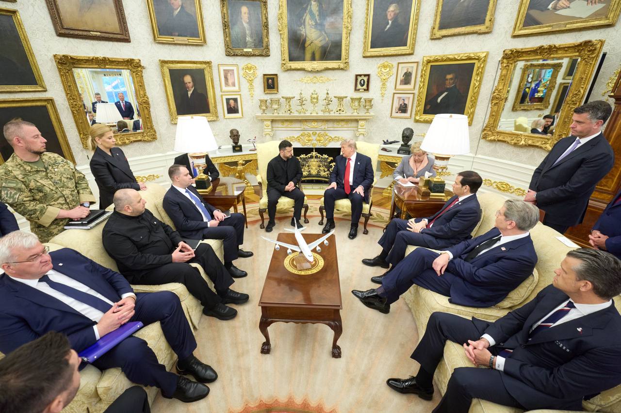 Trump își trimite, pentru prima dată, emisarii speciali la Kiev, după o întâlnire-fulger cu Zelenski la Casa Albă