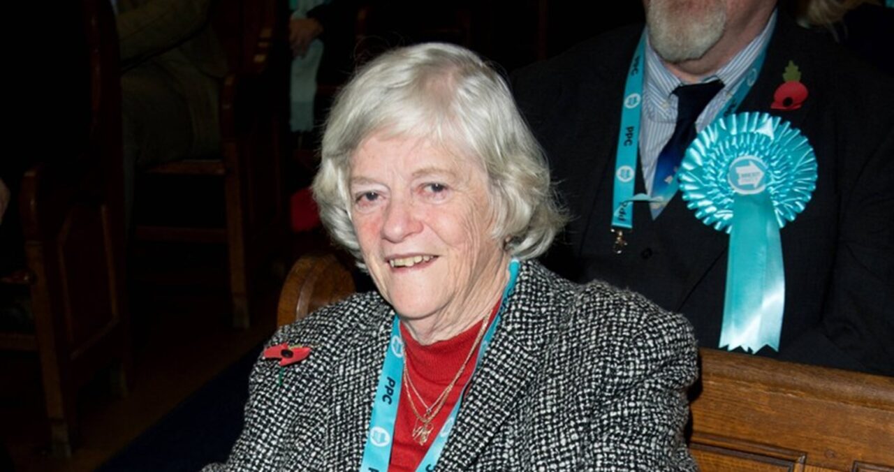 Al doilea suspect a fost arestat pentru uciderea fostului ministru britanic, Ann Widdecombe