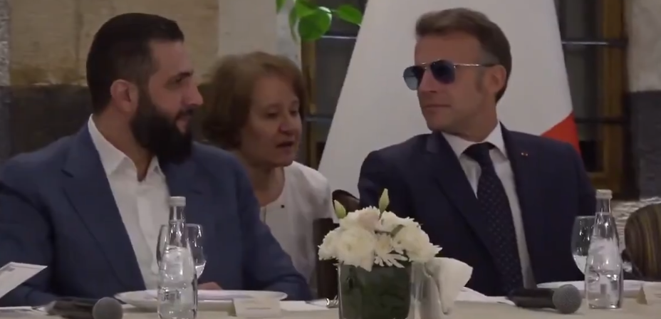 Emmanuel Macron, cu ochelarii de soare, a luat cina cu președintele sirian Ahmed al-Sharaa