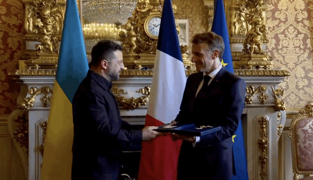 Zelenski îi oferă lui Macron „Ordinul Libertății”, una dintre cele mai importante distincții ale Ucrainei: „Emmanuel, un adevărat prieten al nostru”