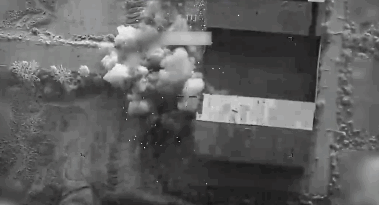 SUA au lansat noi bombardamente asupra Iranului. Zeci de ținte lovite lângă Ormuz. Blocada navală asupra porturilor iraniene, reactivată