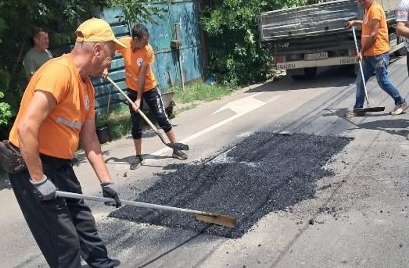 (P) Infrastructură Sector 5. Societatea Infrastructură S5 S.A. a intervenit pe străzile Păpușoiului și Garoafei