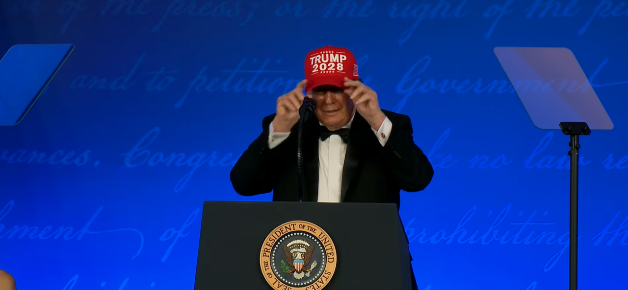 Donald Trump și-a anunțat candidatura „pentru al patrulea mandat” la dineul Corespondenților de la Casa Albă. La ce s-a referit președintele
