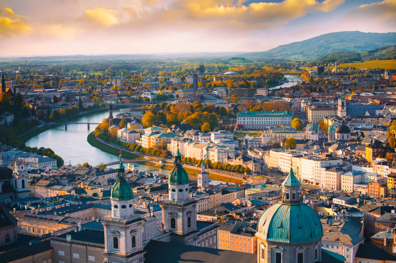 Un oraș european interzice accesul turiștilor cu mașina în centrul istoric pe perioada verii