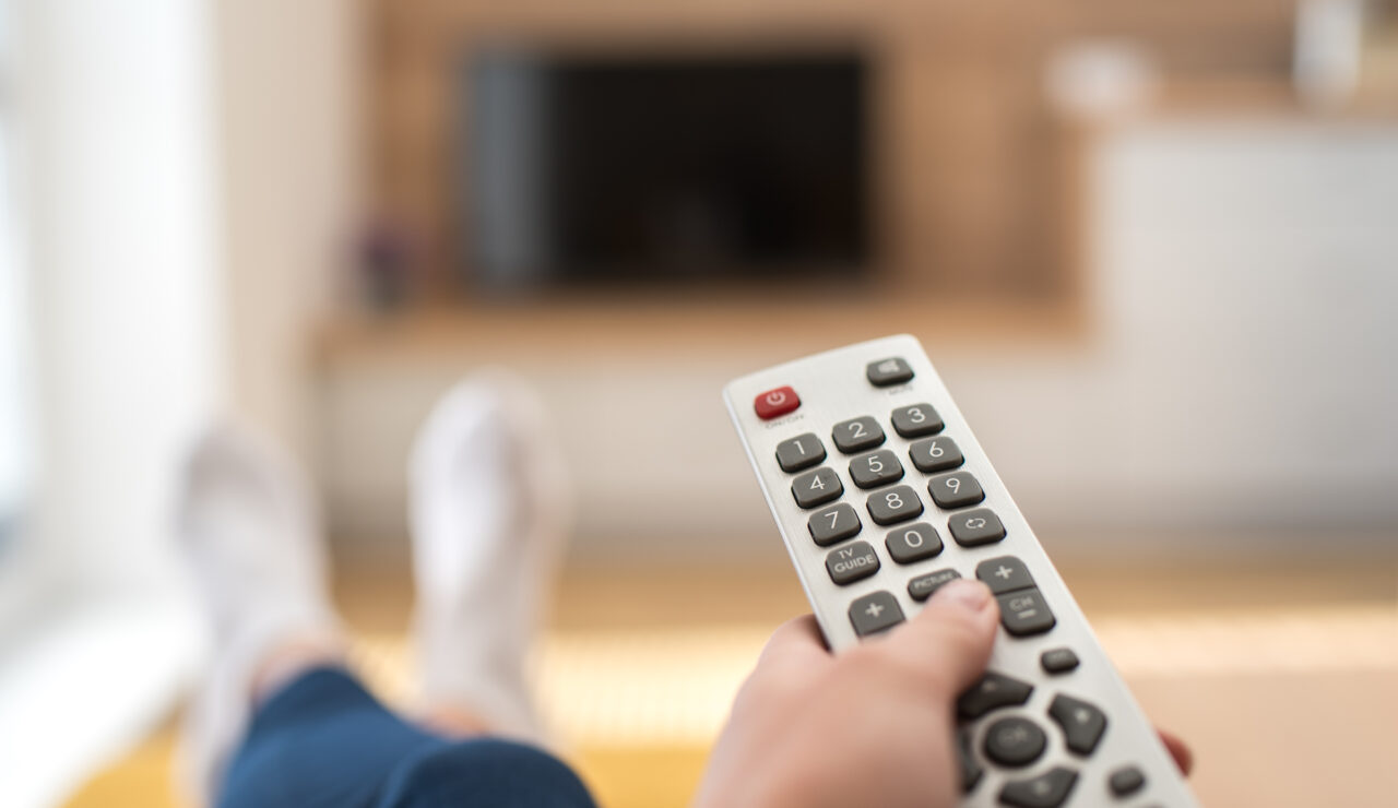 Un studiu arată că prea mult timp în fața televizorului ar putea, într-adevăr, să îți afecteze creierul