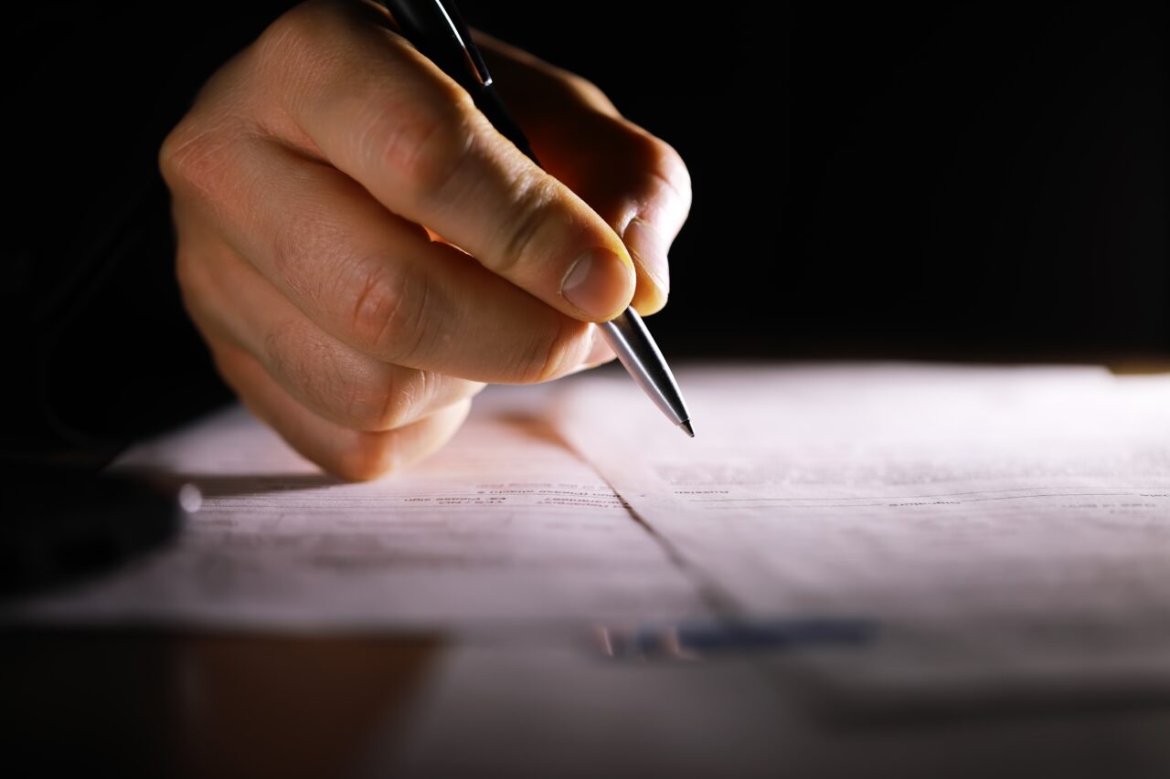 Un bărbat a absolvit liceul la vârsta de 82 de ani: „Niciodată nu este prea târziu să începi să înveți”