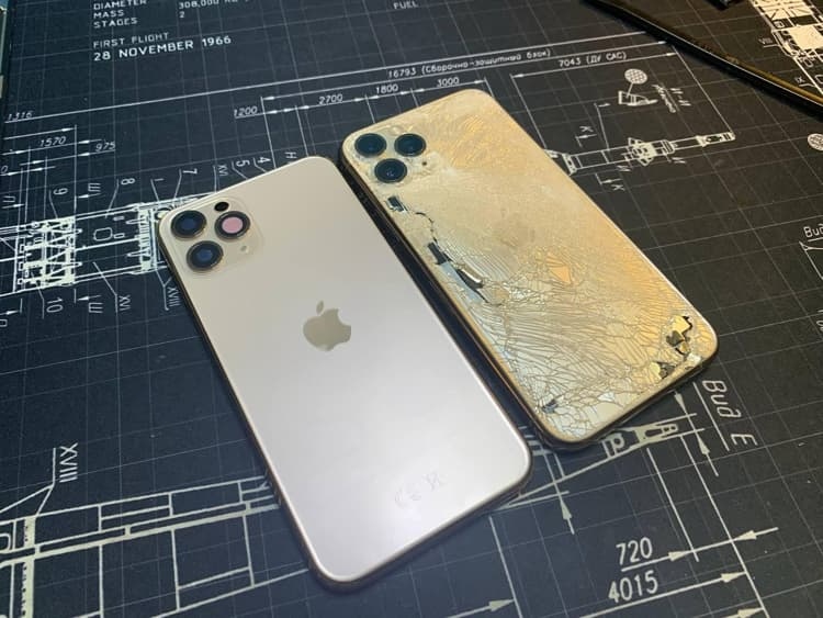 Rușii își distrug iPhone-urile de ultimă generație pentru a le da un aspect „masculin”