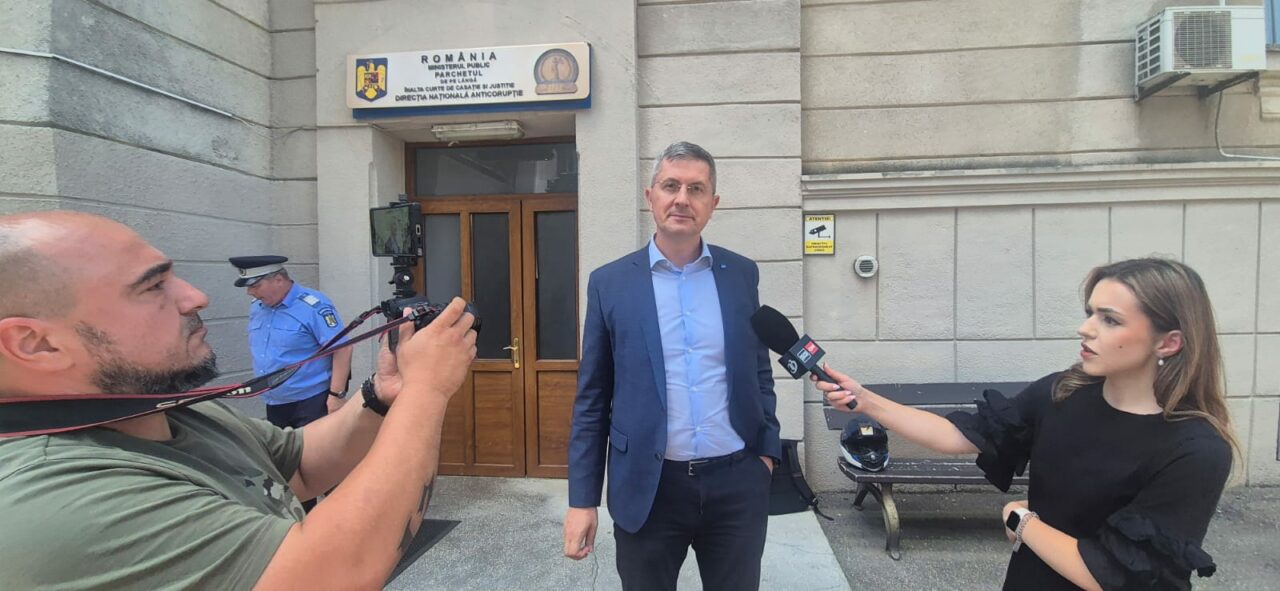 Dan Barna, fostul președinte USR, a fost audiat la DNA. Barna a fost chemat de procurori în dosarul vaccinurilor. Fostul vicepremier a fost audiat timp de două ore
