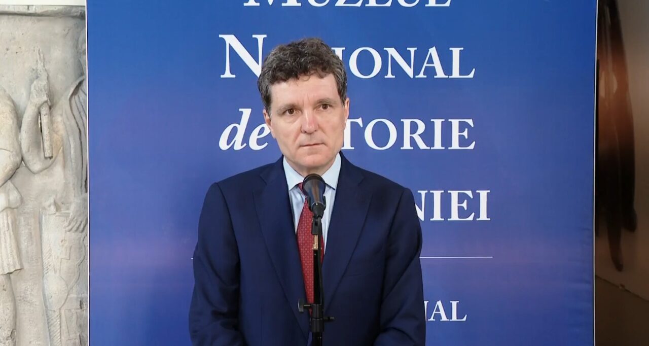 Președintele Nicușor Dan nu știe să spună dacă vom avea un guvern până în această toamnă. Nu mai avansează niciun termen. Așteaptă soluții de la partidele politice: „Dacă vă propun pe dumneavoastră ajungem undeva?”