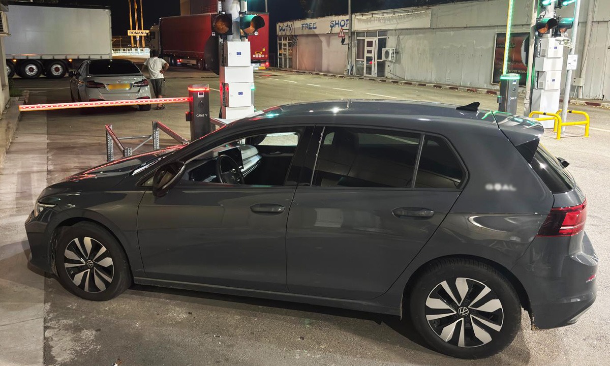 Autoturism căutat de autorități, descoperit de polițiștii de frontieră din cadrul PTF Porțile de Fier I