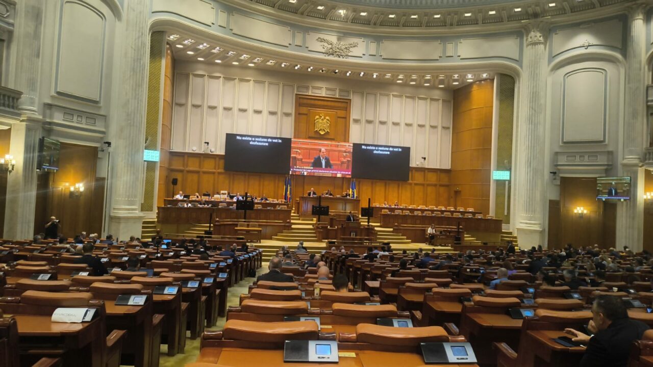 Au intrat la vot legile pe jaloanele din PNRR. Românii își vor putea cumpăra case cu TVA de 9%
