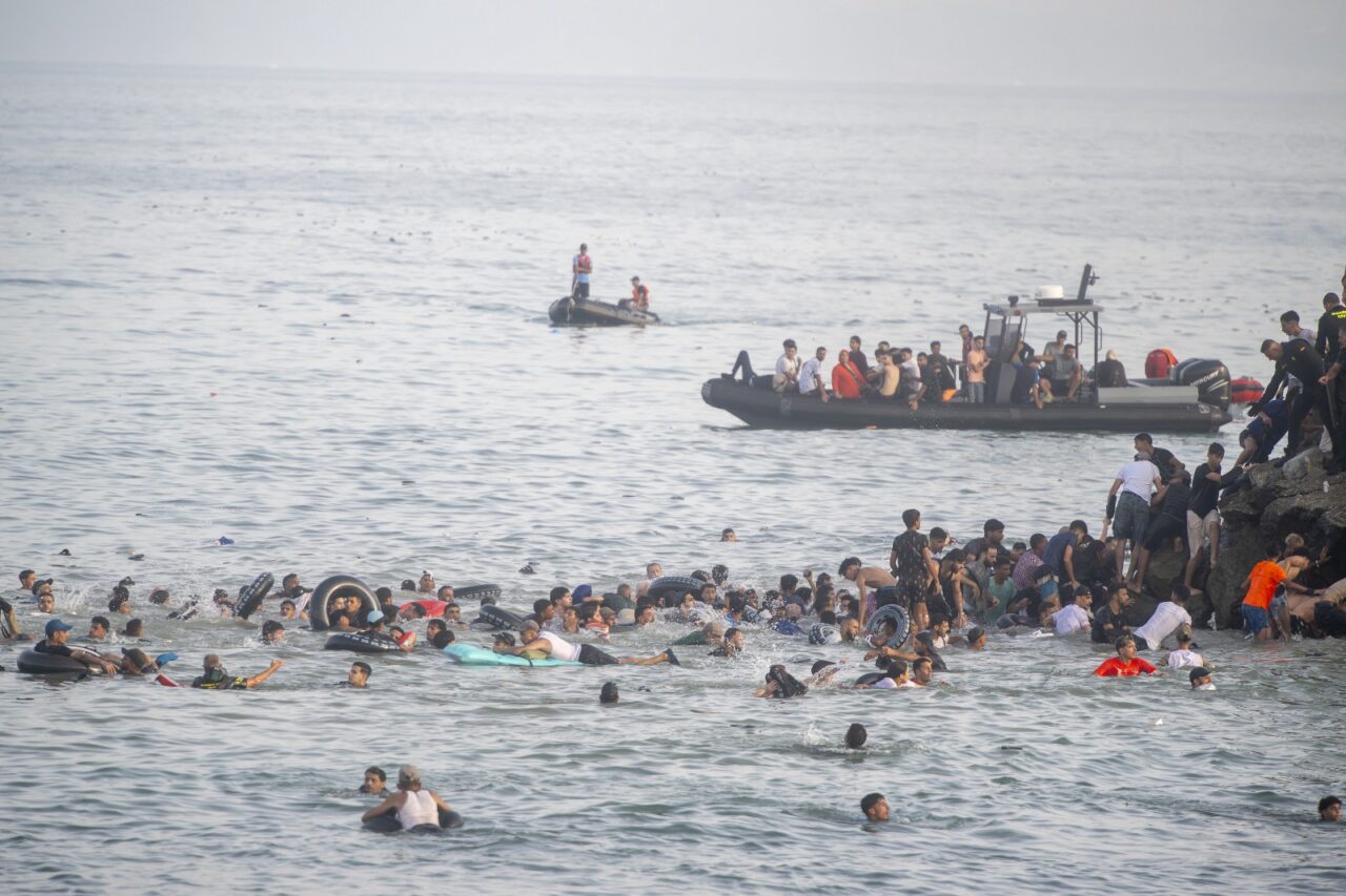 Italia suspendă aplicarea acordului Schengen cu Spania după valul de migranți din Ceuta