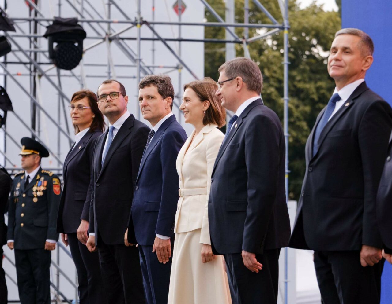 Controverse după parada militară de la Chișinău, la care a participat și Nicușor Dan. Suma imensă cheltuită fără licitație publică de Guvernul Republicii Moldova
