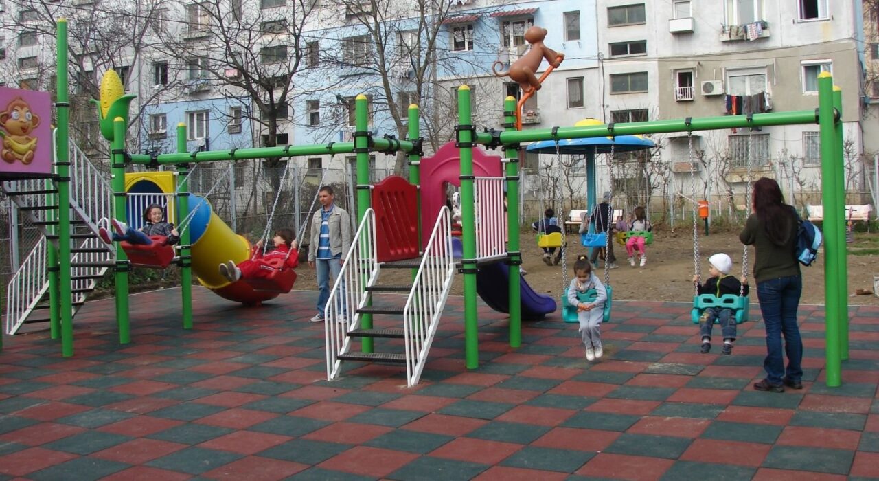 Ziarul de Iași: Primăria refuză să-și asume răspunderea pentru accidentul din locul de joacă din Alexandru