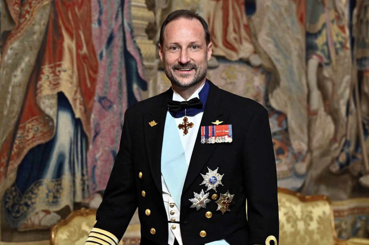 Prințul moștenitor al Norvegiei devine regele Haakon al VIII-lea după moartea tatălui său. Cine este noul monarh și povestea familiei regale