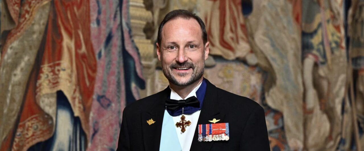 Prințul moștenitor al Norvegiei devine regele Haakon al VIII-lea după moartea tatălui său. Cine este noul monarh și povestea familiei regale