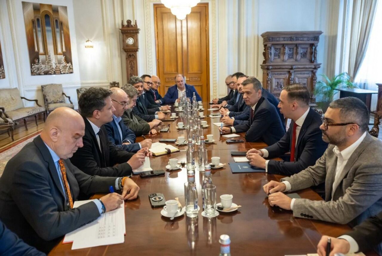 Sondajele interne pe care s-au uitat social-democrații la Consiliul de la Sinaia. Ce spun datele comandate de echipa lui Grindeanu despre viitorul PSD, poziția în preferințele electoratului și pe cine învinovățesc românii pentru criza politică actuală