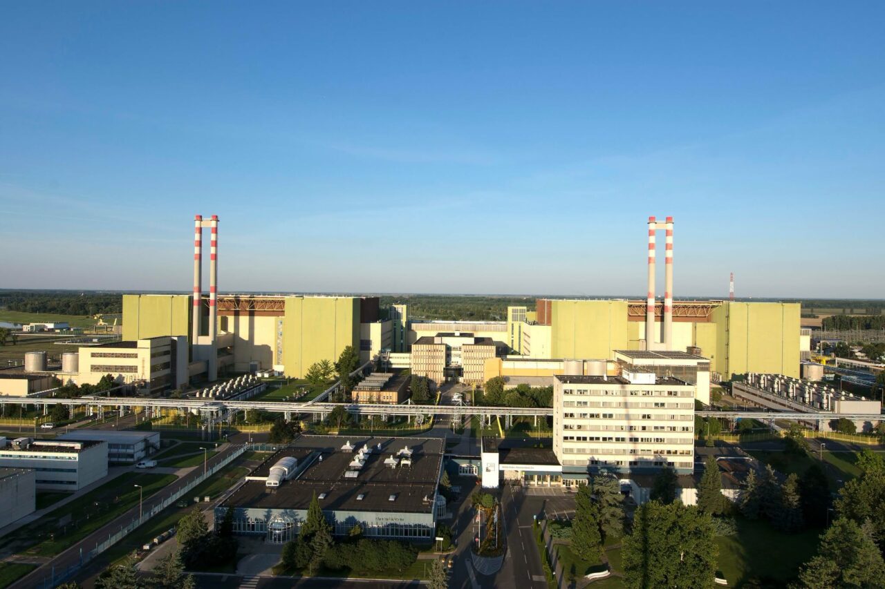 Reactoarele nucleare din Ungaria, răcite tot de Dunăre, merg cu motoarele turate la maxim. Cernavodă se închide, anunță Apele Romane. Care este explicația
