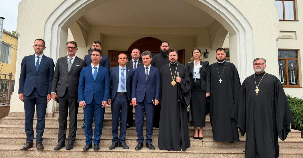 Nicușor Dan, în vizită la Episcopia Basarabiei de Sud. Ce cadou a primit președintele României