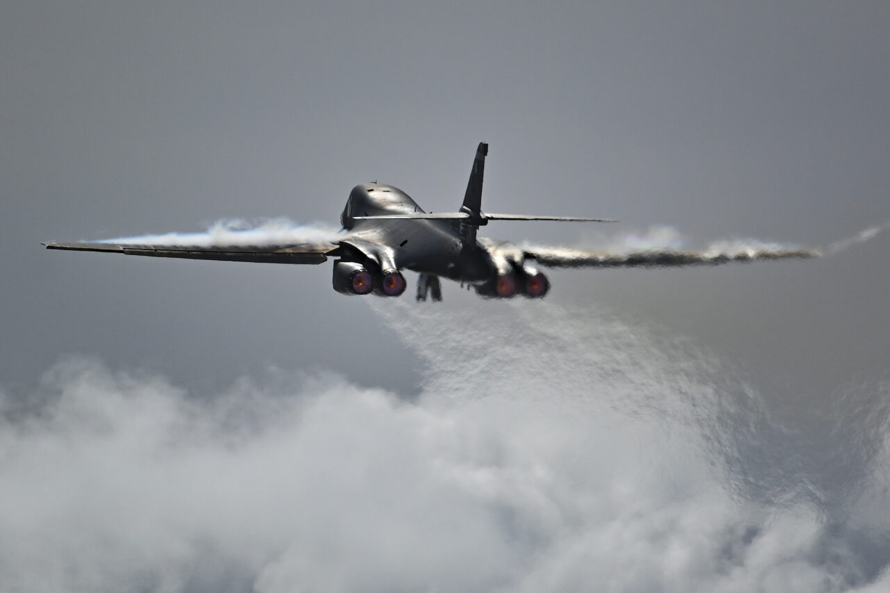 Tensiuni în Strâmtoarea Taiwan. Avioane militare americane au survolat zona strategică revendicată de China. Reacția Beijingului