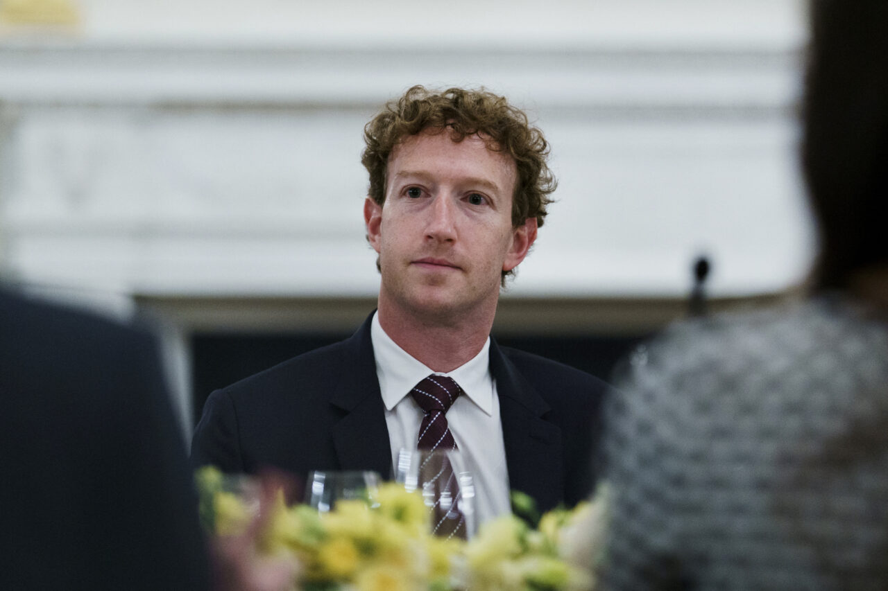 Culisele înțelegerii de 18 miliarde de dolari. The Guardian: Zuckerberg abia a clipit. Pentru Meta, suma echivalează cu mai puțin decât veniturile pe o lună, are la dispoziție 10 ani pentru a o plăti