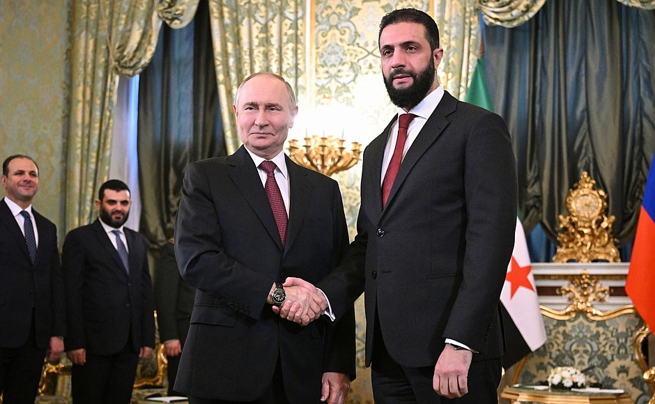 Putin nu poate fi ignorat la Damasc, chiar dacă l-a susținut pe Bashar al-Assad. Rusia își menține influența în Siria și securizează bazele militare