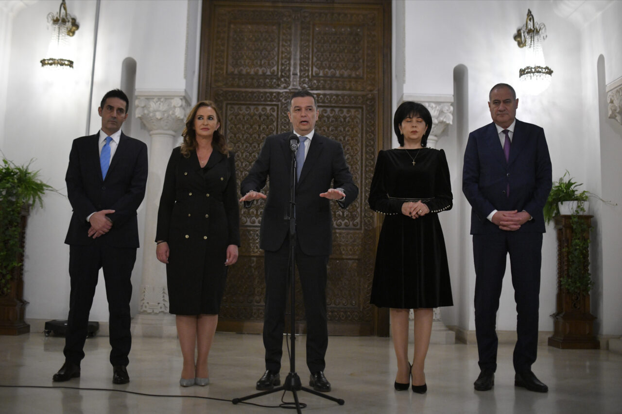 Sondajele interne pe care s-au uitat social-democrații la Consiliul de la Sinaia. Ce spun datele comandate de echipa lui Grindeanu despre viitorul PSD, poziția în preferințele electoratului și pe cine învinovățesc românii pentru criza politică actuală
