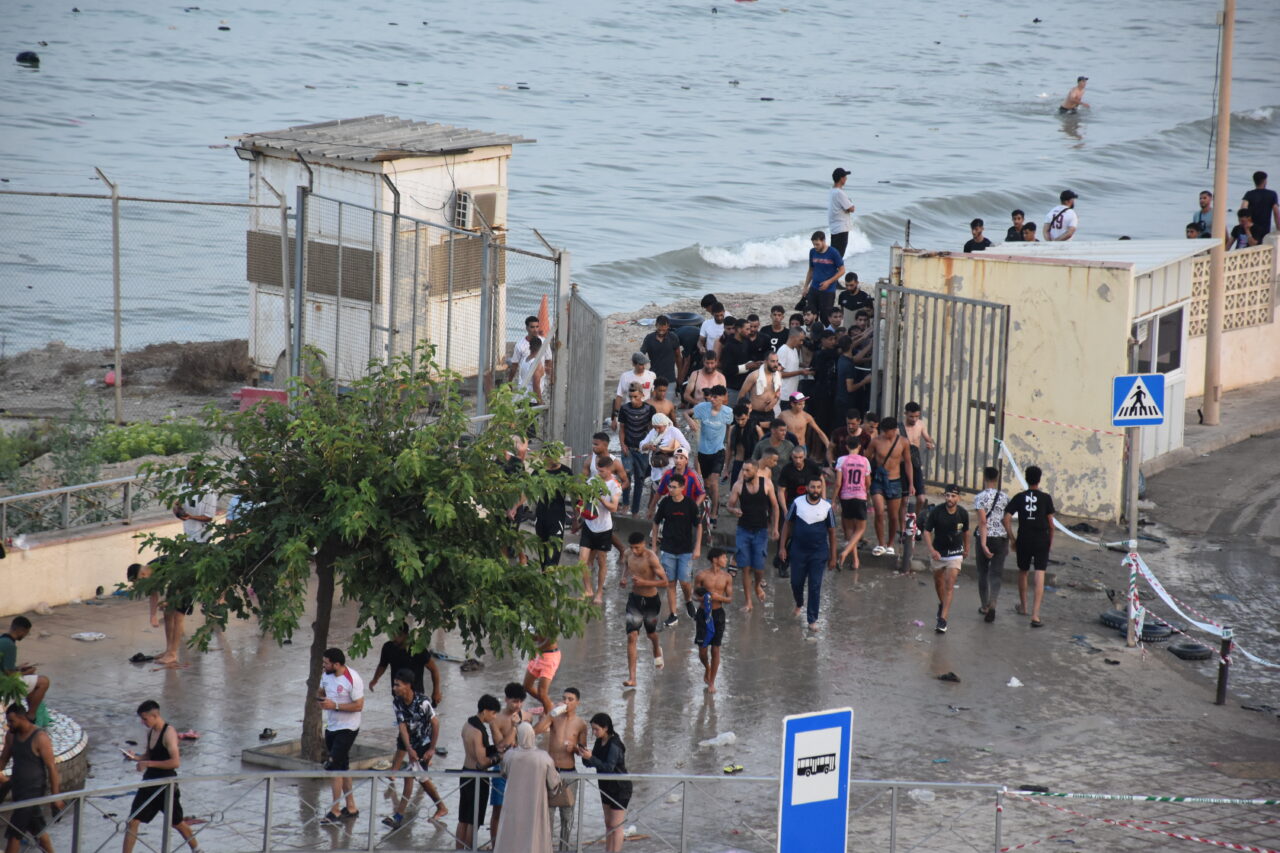 Criza din Ceuta: 22 de state UE, inclusiv România, cer Comisiei Europene o „videoconferință de urgență“ a miniștrilor de interne, după intrarea ilegală a mii de migranți