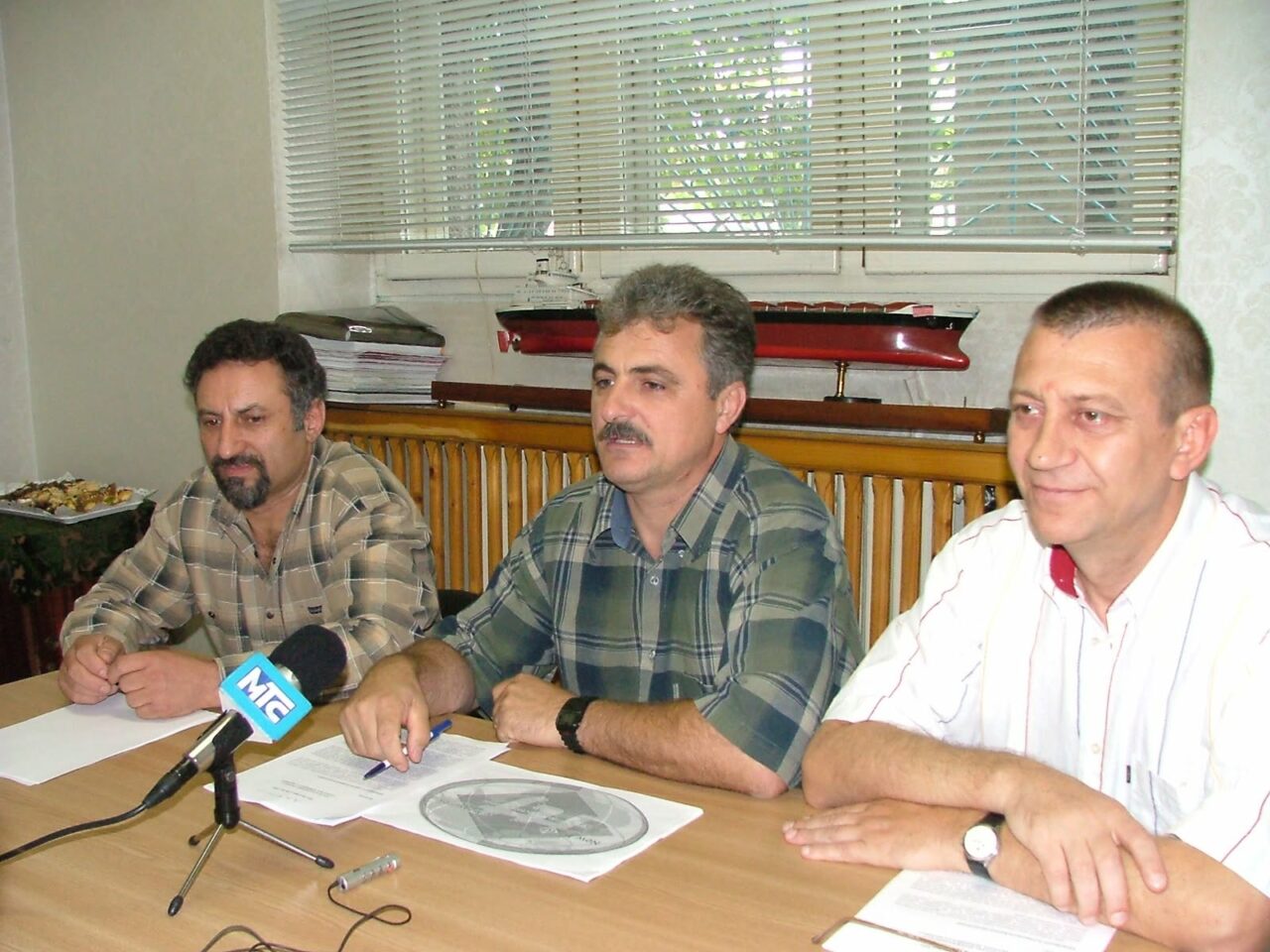 Liderul Sindicatului Liber al Navigatorilor spune că nava scufundată în zona economică a României ar fi fost atacată cu drone incendiare