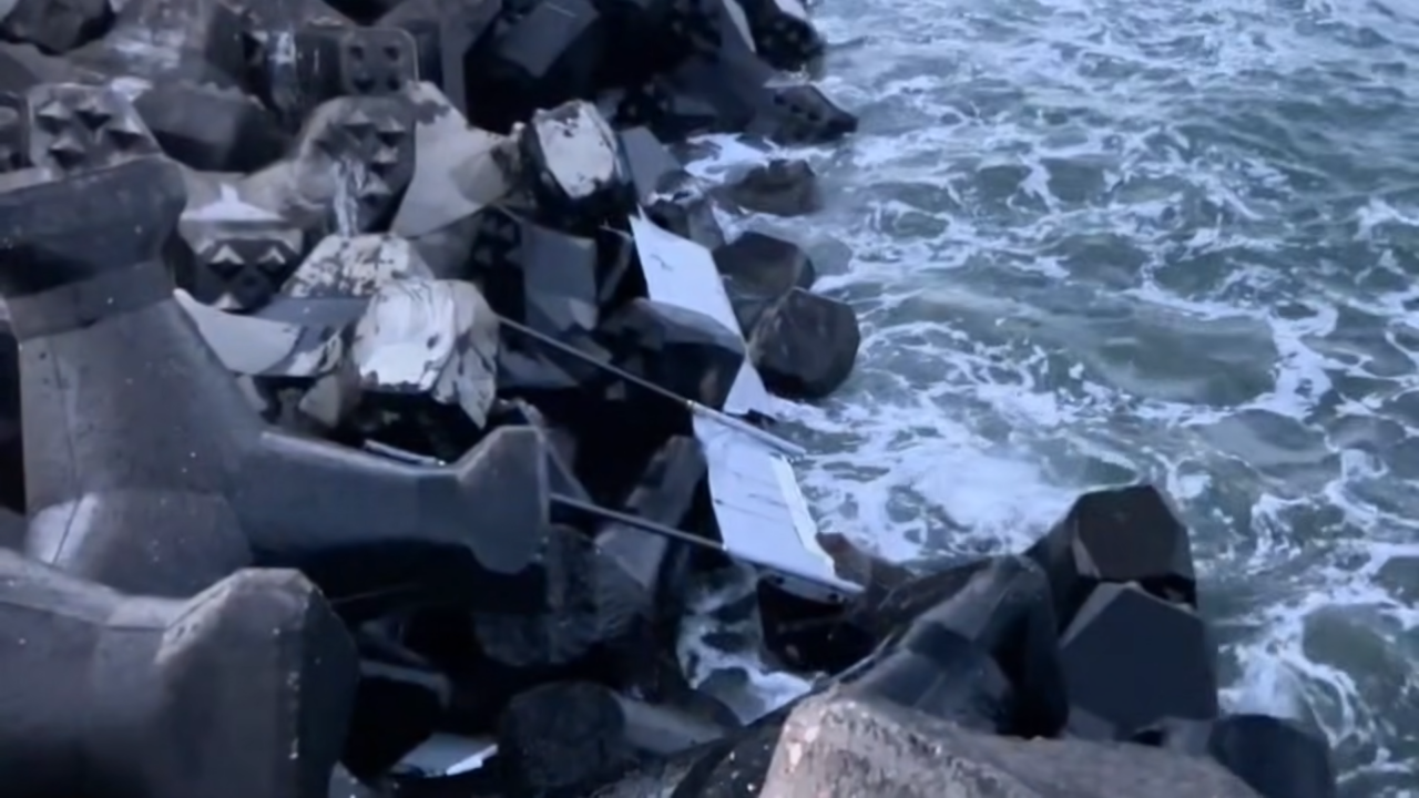 Alertă pe Plaja Modern din Constanța. Ar fi fost găsită o altă dronă. Garda de Coastă a intervenit