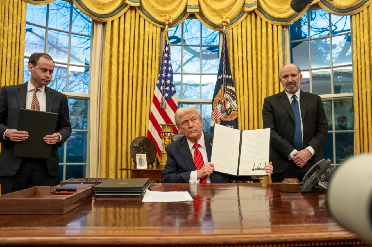 Trump este pregătit să pună capăt războiului cu Iranul fără un acord nuclear dacă strâmtoarea Ormuz se redeschide