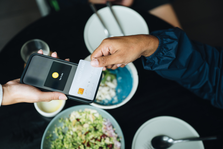 (P) Top carduri de credit contactless pentru plăți rapide în România în 2026