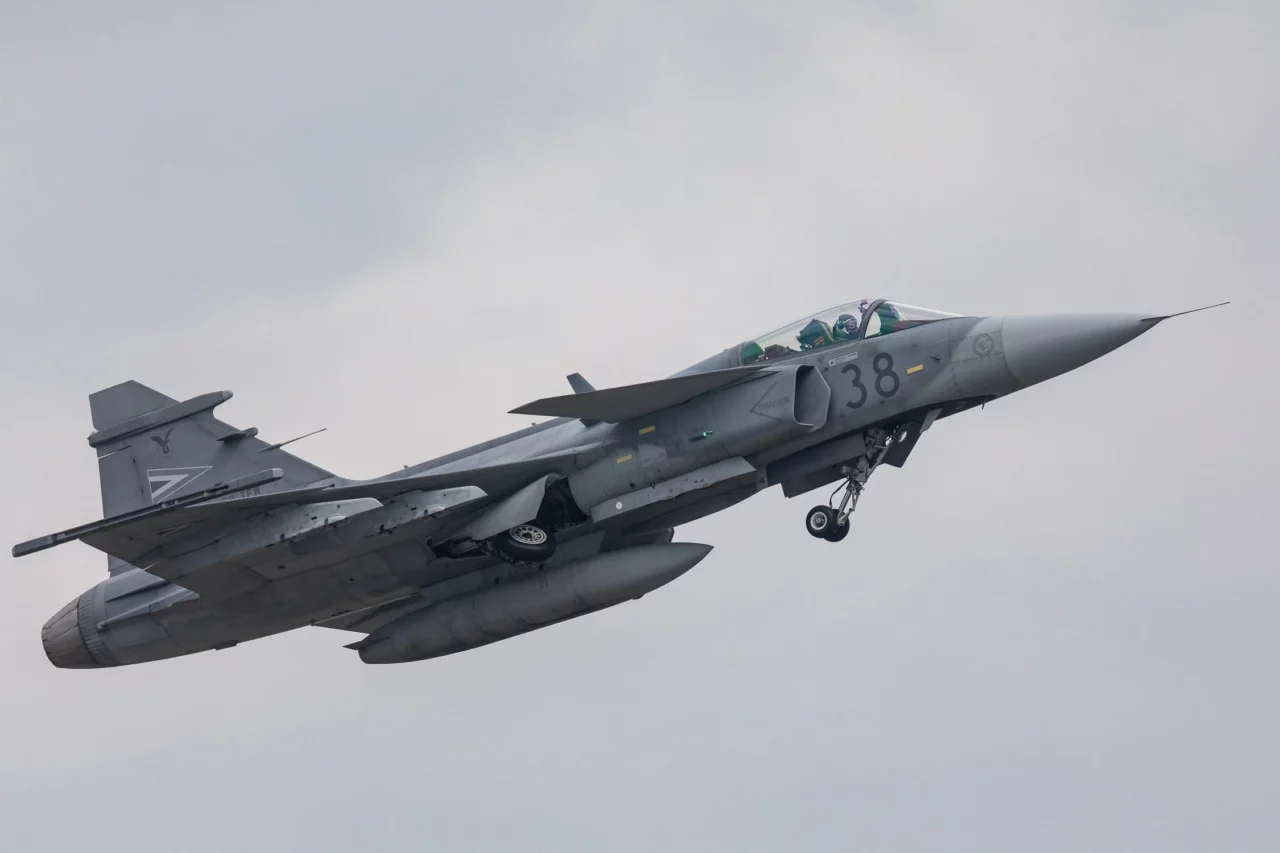 Un avion de vânătoare al Ungariei folosit pentru misiunile de poliție NATO s-a prăbușit