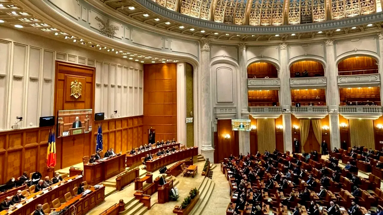 Senatul elimină prevederile care puteau lăsa mii de consilieri locali în incompatibilitate. USR anunță că atacă legea la CCR