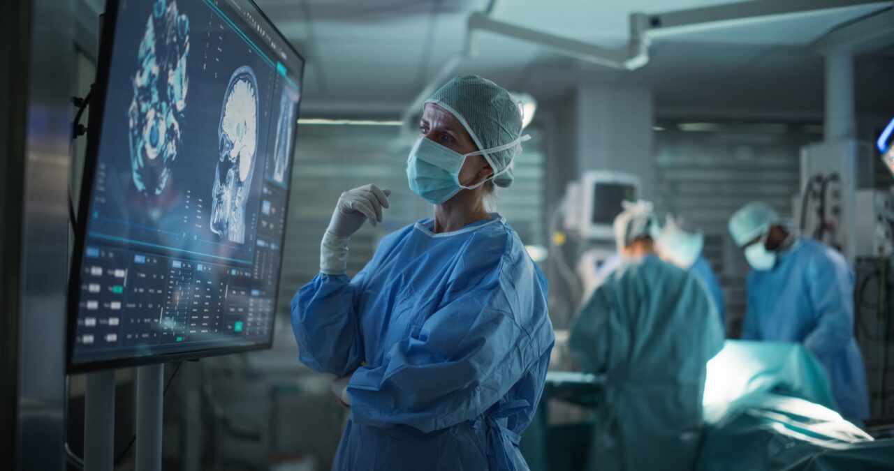 Premieră medicală. Primul pacient din lume operat pe creier cu ajutorul inteligenței artificiale, în timp real