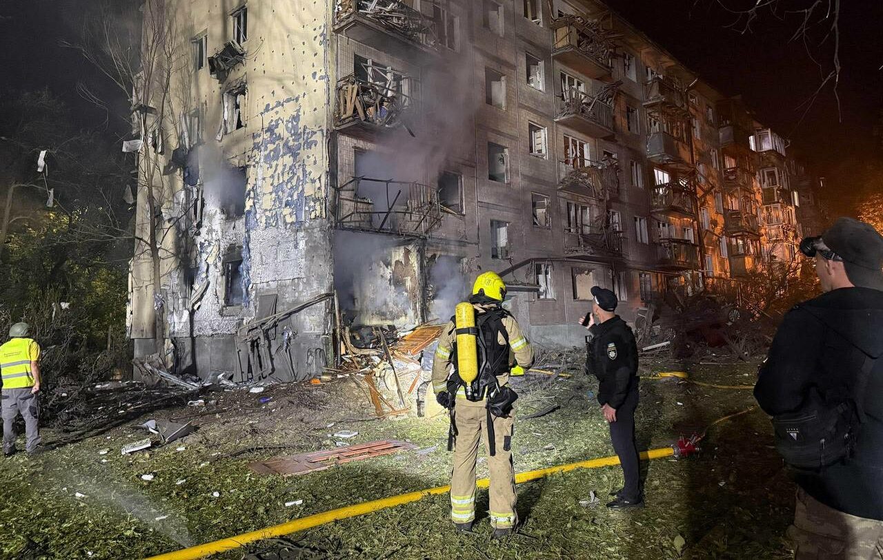10 morți la Kiev, în urma unui nou atac rusesc cu rachete balistice. Clădirea ambasadei Lituaniei, avariată