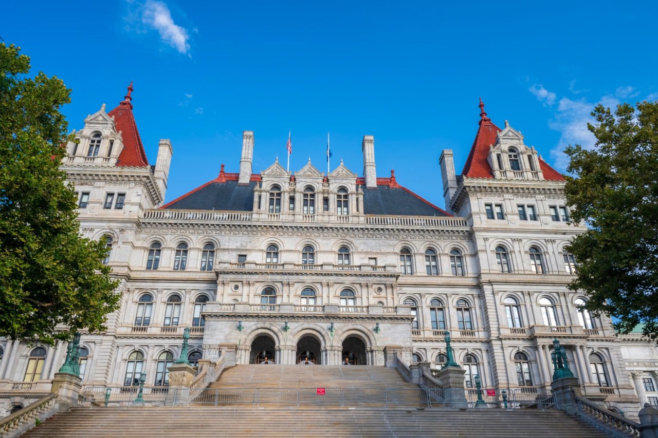 Atentat terorist dejucat în New York. O femeie voia să arunce în aer clădirea Capitoliului statului Albany