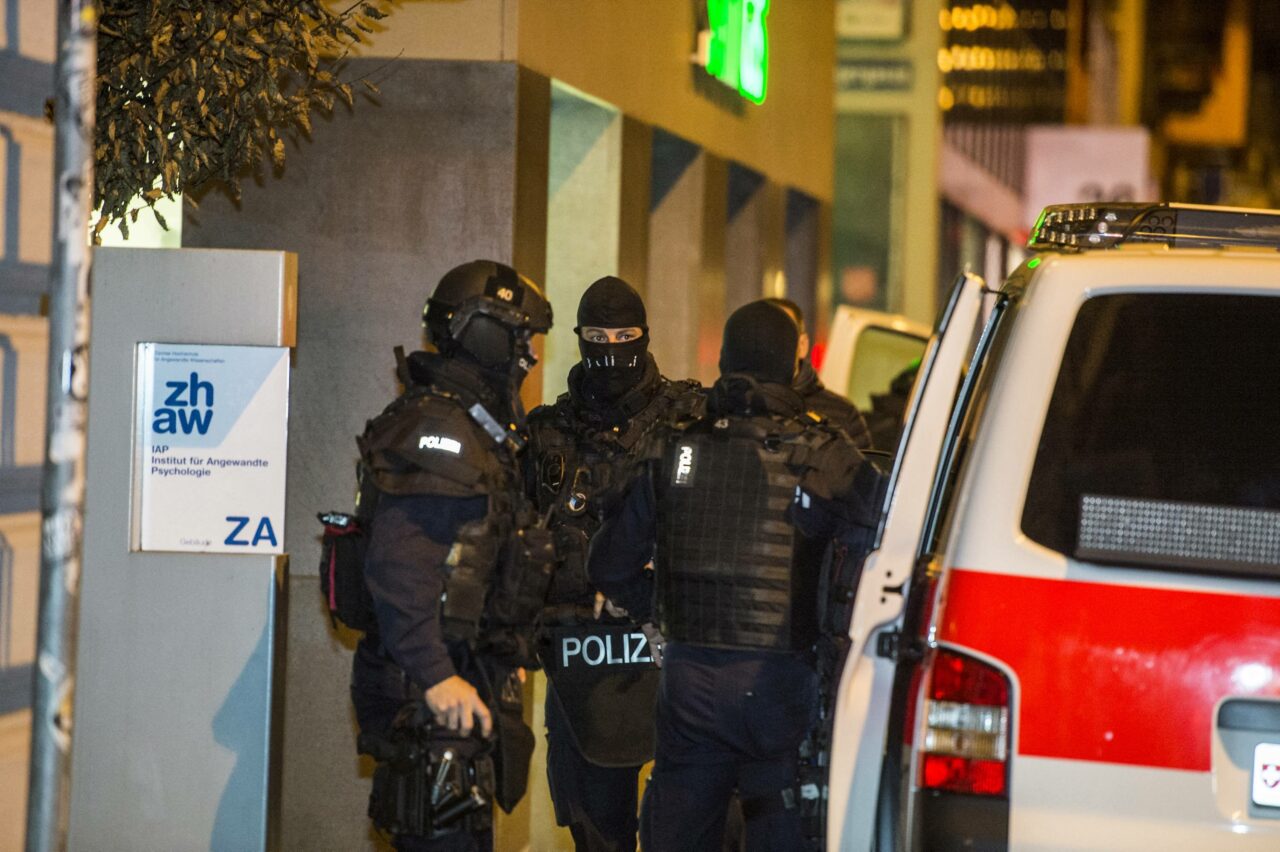 Focuri de armă la o petrecere rave din Elveția. Poliția a anunțat 1 deces și 5 răniți