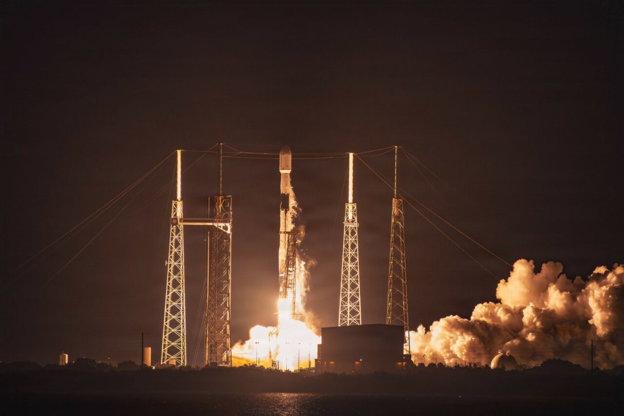 O parte a unei rachete SpaceX este așteptată să se prăbușească pe Lună. Când vor apărea primile imagini