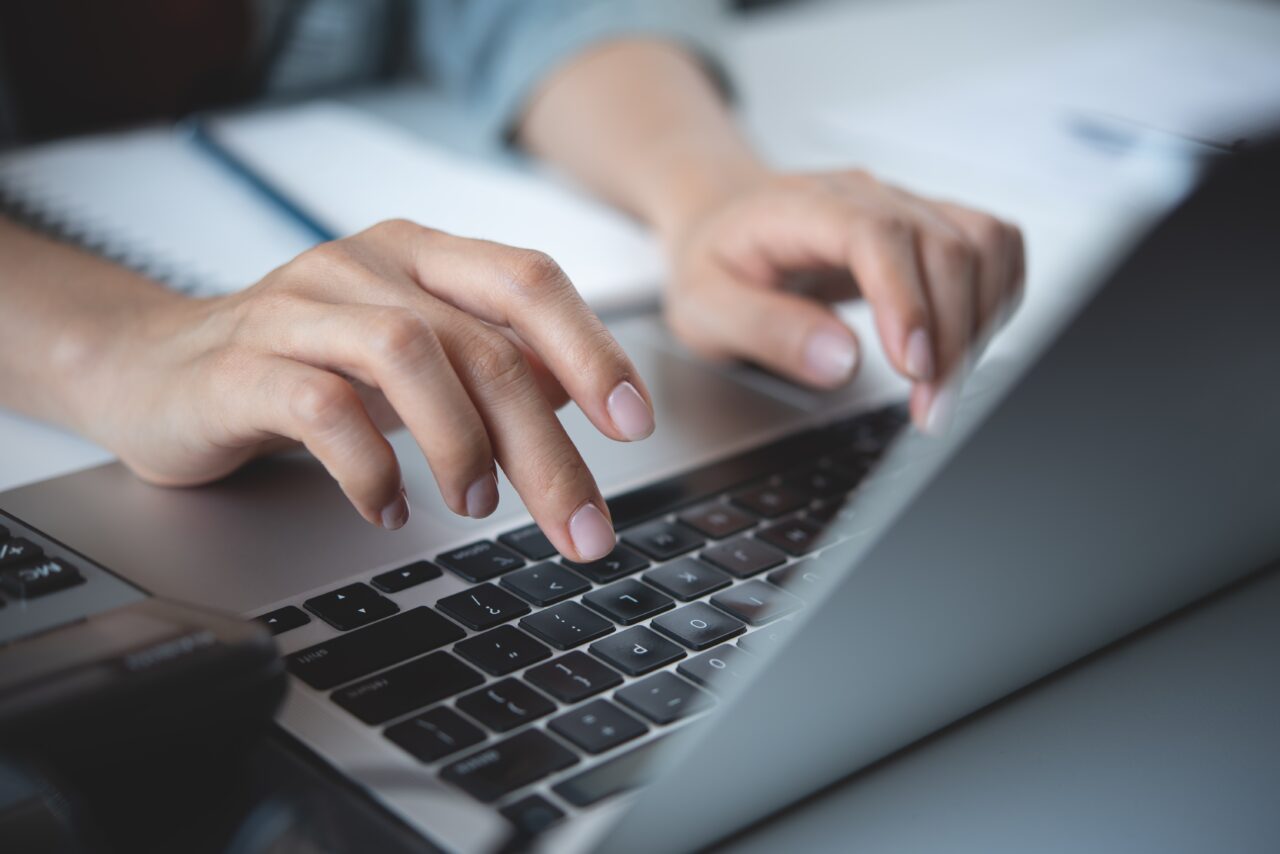 România a ajuns codașă la competențe digitale, la nivelul Uniunii Europene. Doar o treime din populație deține cunoștințe de bază