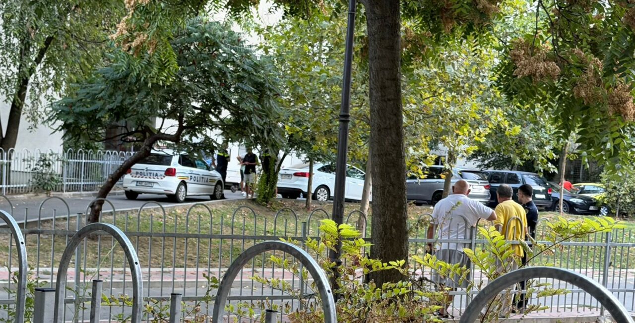 Scandal în București. Un proprietar ar fi venit cu ranga pentru a-l scoate din apartament pe chiriaș, iar acesta a răspuns cu spray iritant. A fost nevoie de intervenția polițiștilor