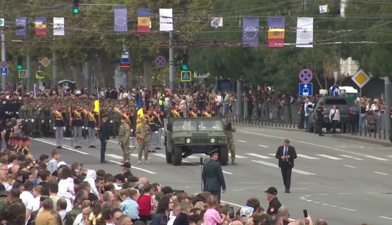 Republica Moldova marchează 35 de ani de independență cu o paradă militară de amploare. Nicușor Dan, prezent la eveniment