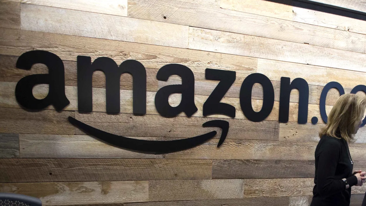 O femeie din SUA a fost condamnată la 16 ani de închisoare pentru că a fraudat Amazon cu aproape 10 milioane de dolari în doar câteva luni