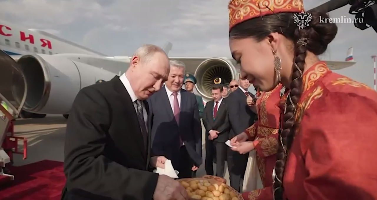 Vladimir Putin a sosit în Kârgâzstan pentru summit-ul OCS. Cum a fost primit și cu cine are prima întâlnire bilaterală oficială