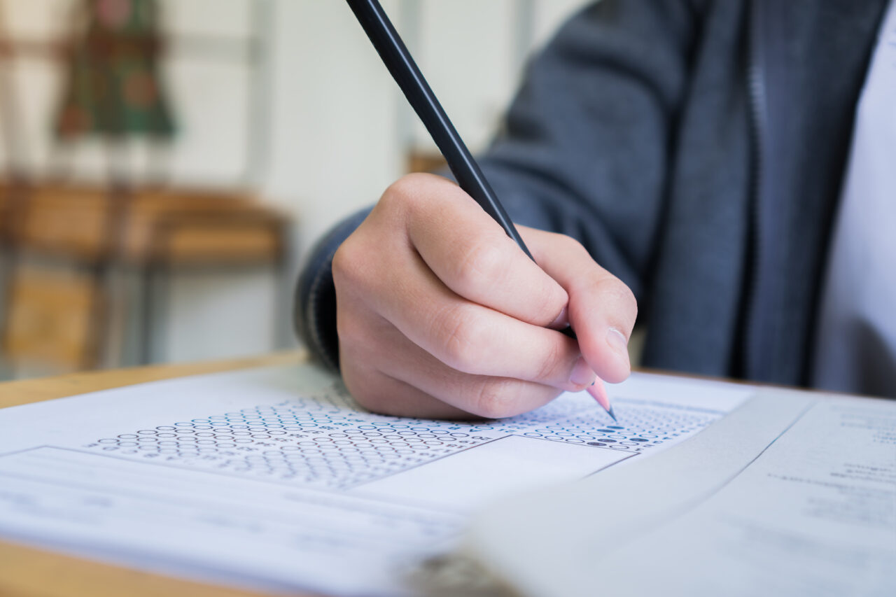 Scăderea globală a inteligenței: De ce a început să scadă IQ-ul generațiilor născute după 1975, potrivit cercetătorilor