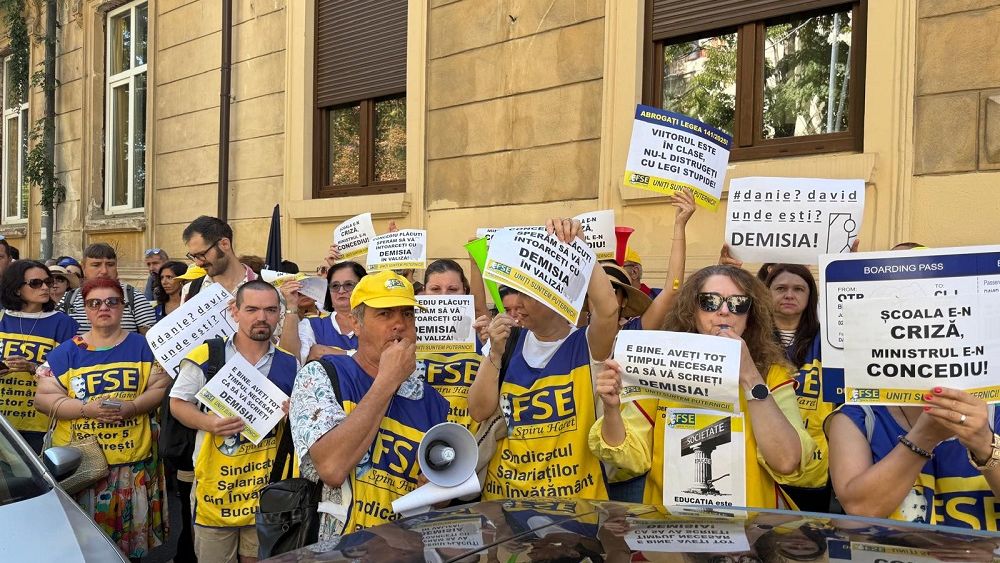 Sindicatele din educație cer partidelor parlamentare să respingă noua lege a salarizării