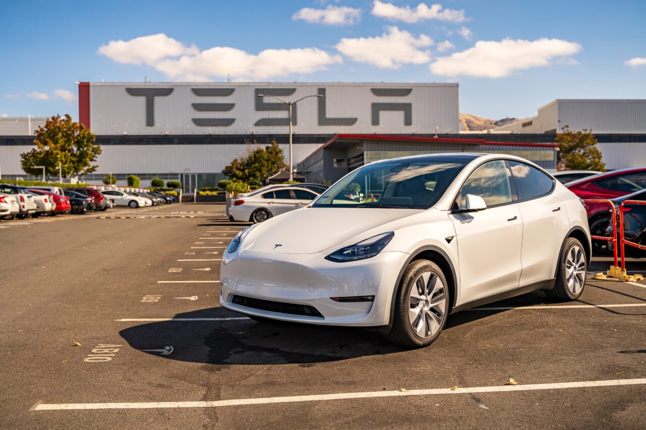 Tesla recheamă aproape 3 milioane de mașini în service. Ce probleme de siguranță au fost descoperite